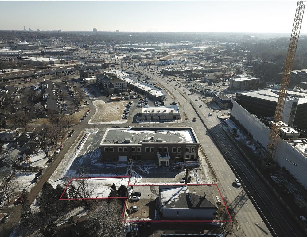 8012 W Dodge Rd, Omaha, NE 68114